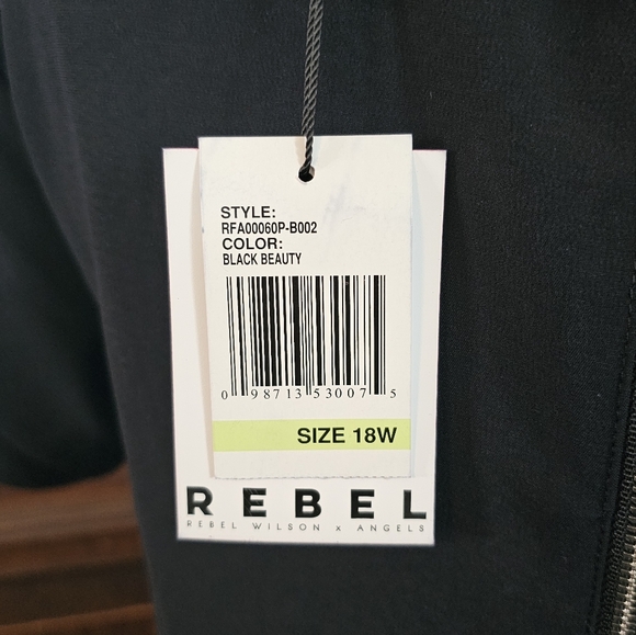 Black asymmetrical Rebel Wilson X Angels top 18W - Picture 3 of 7